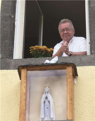 Pastor Ralf Birkenheier freut sich jeden Tag über das wunderbare Andenken aus Fatima