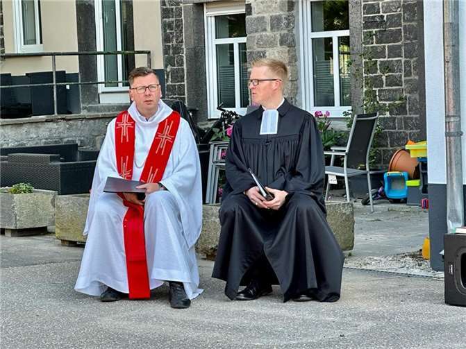 Pastor Schmitt und Pfarrer Beetschen.