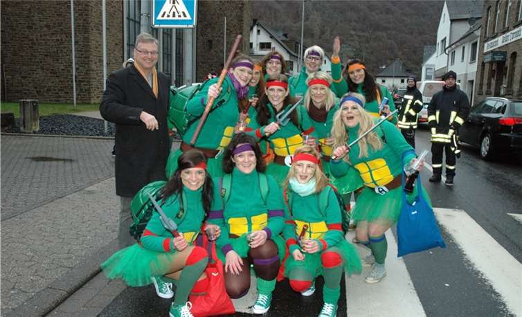 Pastor Volker Dupont und die Ahrbrücker Schildkröten.