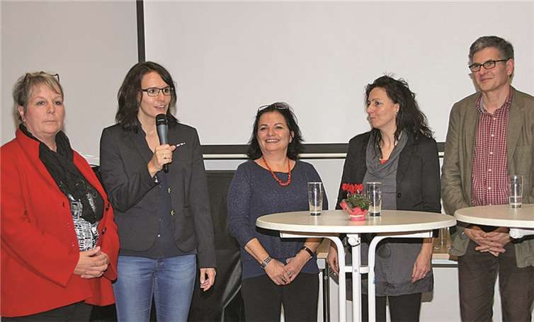 Pastoralreferentin Birgitt Brink beschloss einen interessanten Gesprächsabend zum Thema Flucht und Asyl im Pfarrsaal Maria Himmelfahrt. privat