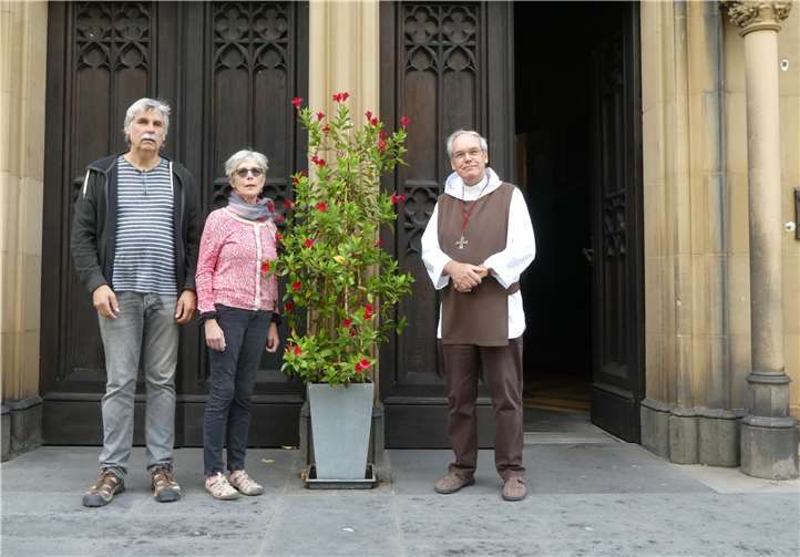 Pater Bartholomé, der Rector ecclesiae sowie Rosmarie Feuser und Erhard Wacker sind die drei Menschen hinter dieser Idee.Foto: privat