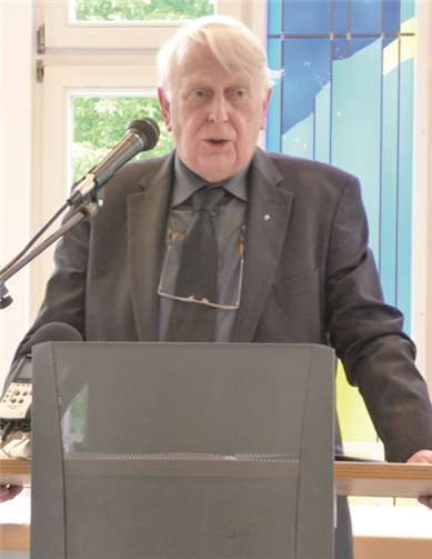 Brückenschlag zwischen Religionen Pater Hans Vöcking M.Afr., bei seiner Dankesrede.