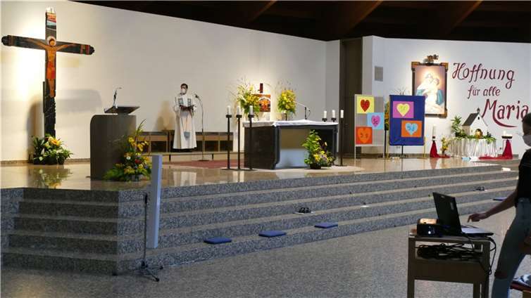 Pater Lothar Herter beim Begrüßungsgottesdienst.