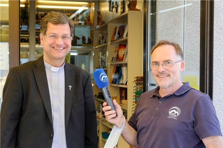 Pater Lothar Herter beim Interview mit Radio Horeb-Redakteur Rüdiger Enders. Foto: privat