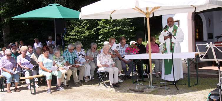 Pater Mathew hielt die Andacht für die Pilger. SES