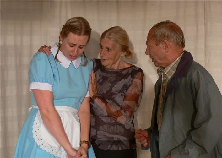 Patricia Kammer, Gundula Schroeder, Eduard Hafemann (v.l.) im Stück „Minna Magdalena“. Foto: privat