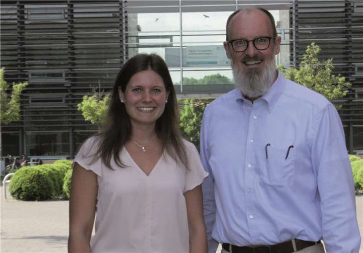 Patricia Müller mit Dr. Laurent Borgmann, dem Ansprechpartner für den Double Degree im Bereich Sprachen/Internationales. Foto: RheinAhrCampus