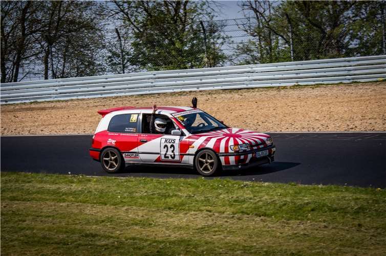 Starker Saisonauftakt für Rheinland Motorsport  Patrick Gierlich und Ralf Schreiber im Nissan Sunny GTi. Foto: Ben Güldner