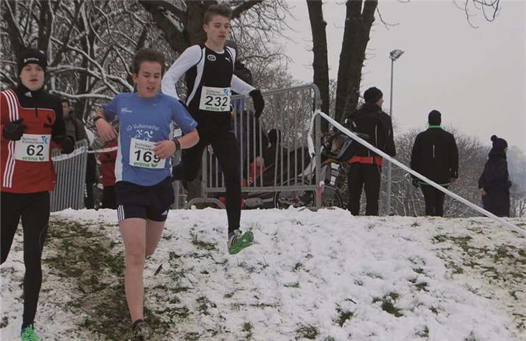 Patrick Heimerl (Nummer 232) fliegt in tiefem Schnee auf dem Weg zu seinem ersten großen Titel und lässt der Konkurrenz nicht den Hauch einer Chance.privat