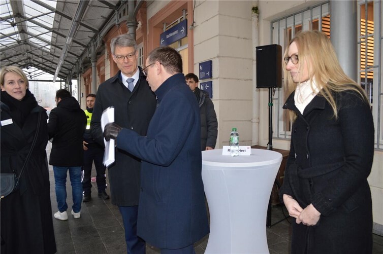 Patrick Schnieder im Gespräch mit Philipp Nagl.  Foto:AB