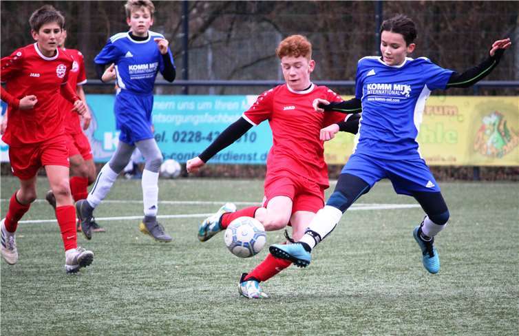 Paul Becker (Mitte) traf im ersten Spielabschnitt. (l.): Clemens Klaus. Foto: privat