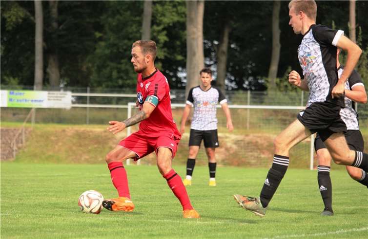 Paul Gemein, zweifacher Torschütze im Testspiel gegen die SG Hausbay, steht mit dem ABC kurz vor dem Start in die Rheinlandliga. Foto: Martin Brand