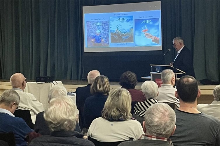 Paul Gieler referierte zusammen mit Dr. Jürgen Haffke zur Weinbaugeschichte an der Ahr.