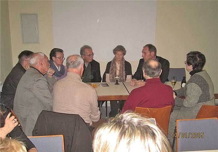 Paul Kreber (CDU; r. hinten) stellte sich den Fragen der Bürger. privat