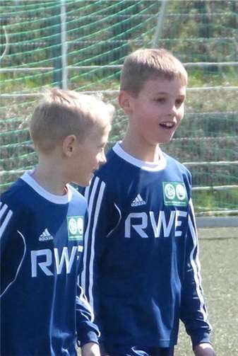 Paul, Nick und Philipp freuen sich über den Sieg gegen den SC Muffendorf.Volkhard Schmanke