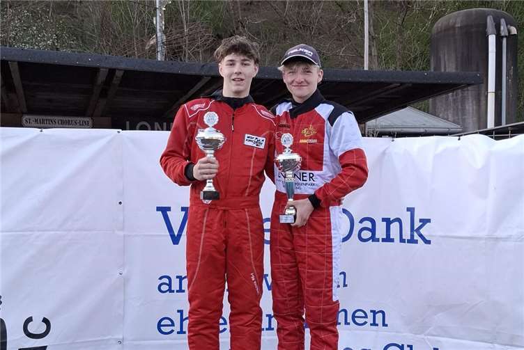 Paul Peter (MSF Kirchen) und Florian Rauhe (MSC Adenau), Freunde fürs Leben, Konkurrenten auf der Strecke. Foto: Maik Rauhe