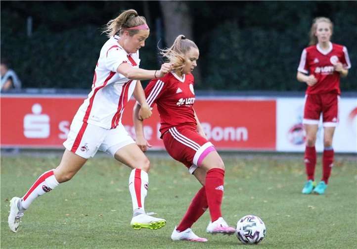 Paula Gau (r.), hier im Zweikampf mit der Kölner Stürmerin Sonja Giraud. Foto: privat