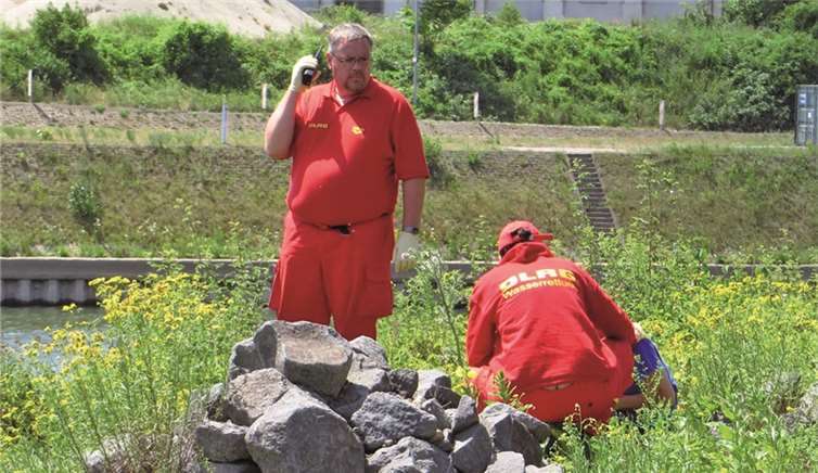 Per Funk fordert Udo Jans Nachschubkräfte und Material an.