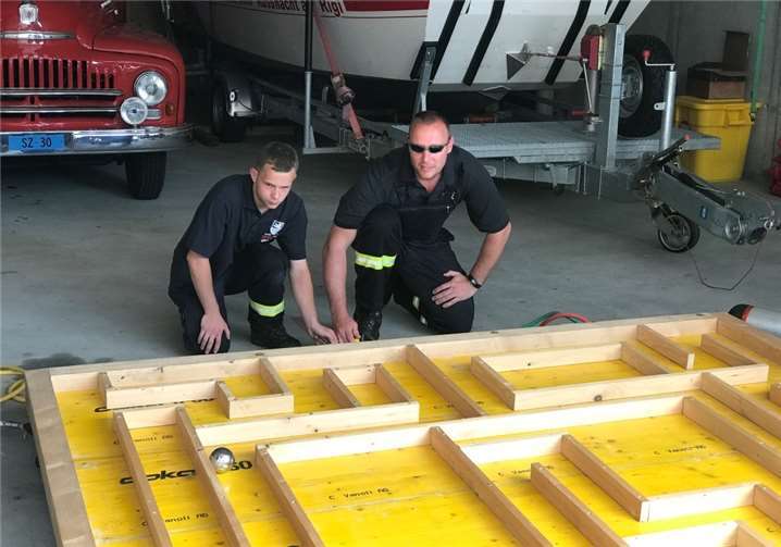 Per Hebekissen wurde die überdimensionale Murmelbahn bedient.