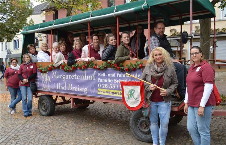 Per Planwagen wurden die Ex-Weinköniginnen am Nachmittag nach Bad Breisig kutschiert, wo das unterhaltsame Programm fortgesetzt wurde. AB