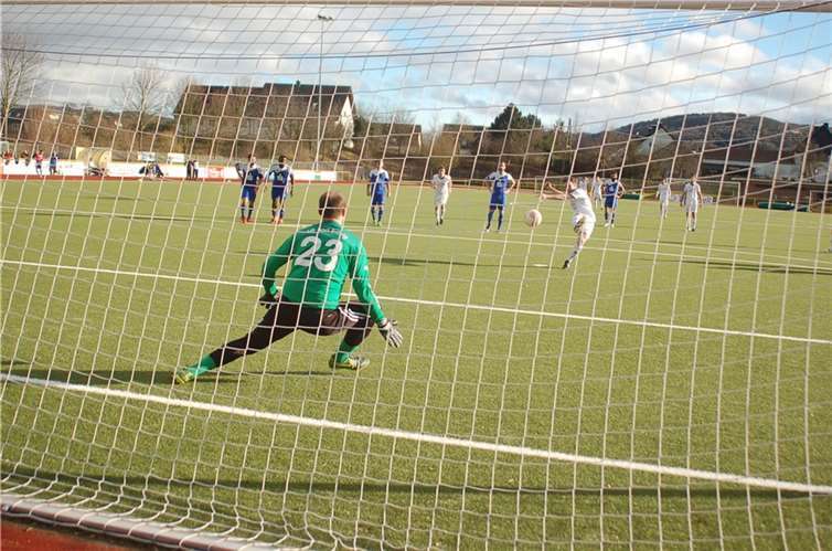 Per Strafstoss konnten die Gäste zum zwischenzeitlichen 3:3 ausgleichen.