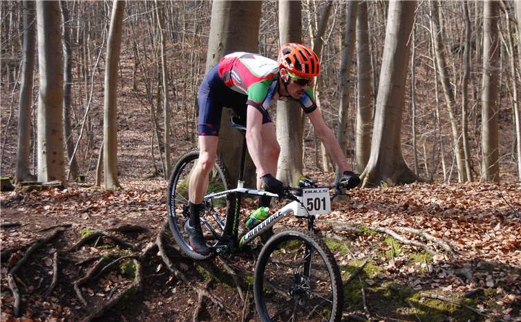 Perfekte Körperhaltung und Fahrradbeherrschung pur: Lukas Geisbüsch vom ausrichtenden Verein RSC Eifelland Mayen.