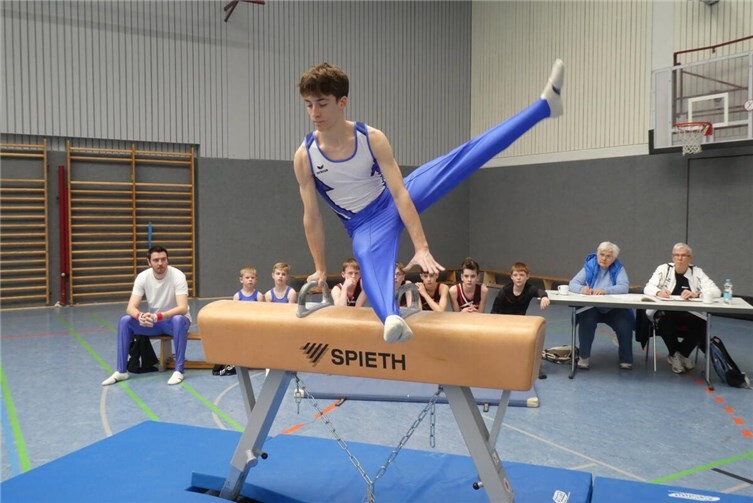 Perfekte Spreizschwünge von Yannes Kröckel.