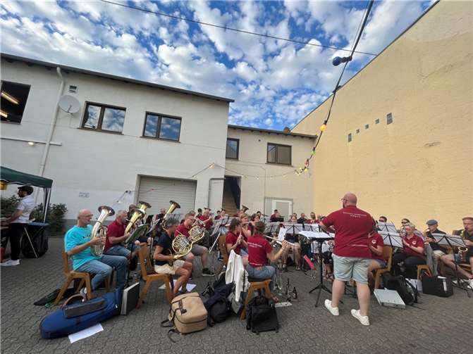 Perfektes Wetter für das traditionelle Sommerfest der Rheinischen Musikfreunde Kettig. Quelle: Musikfreunde Kettig