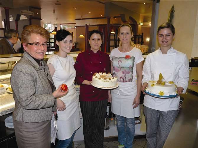 Personalchefin Birgit Müller-Leersch (v. l.), Luna Büma (Schulpraktikantin), Raphaela Wieczorek-Laux (Konditormeisterin), Frau Foroutan (IGS Plaidt) und Julia Krämer (Auszubildende).