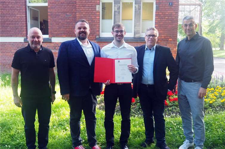 Personalleiter Uli Kalb, Bürgermeister Christoph Mohr, Kevin Schneider, stv. Fachbereichsleiter Stefan Groß, Büroleiter Thomas Gutfrucht.