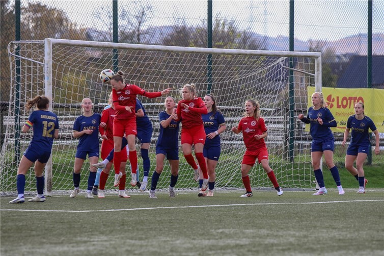 SC 13 Bad Neuenahr verliert Derby in Andernach Personell geschwächt – neben Sonja Bartoschek mussten auch Marie Wenzl, Katharina Pohs und Celine Dickopf krankheitsbedingt passen – konnte die Mannschaft ihre guten Chancen nicht nutzen. Foto: Guido Kölzer
