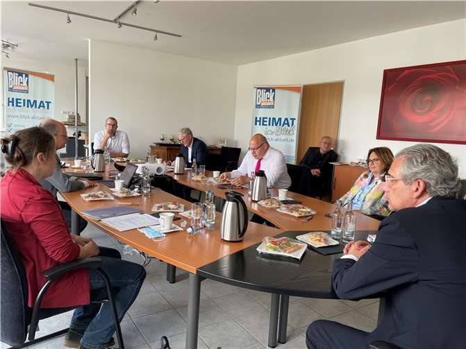 Peter Altmaier im Gespräch mit Unternehmern von der Ahr. Foto: ROB