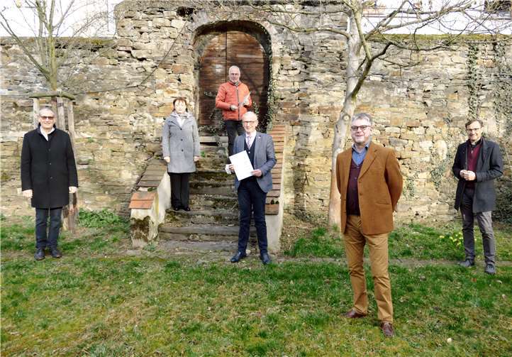 Peter Diewald (Erster Beigeordneter), Gertrud Hermes (stellv. Vorsitzende des Verwaltungsrates), Paul Radermacher (Vorsitzender Verwaltungsrat), Bürgermeister Guido Orthen, Pfarrer Dr. Arno-Lutz Henkel und Dechant Jörg Meyrer. Foto: privat
