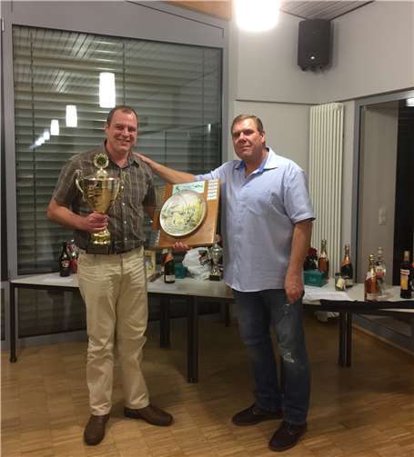 Peter Feidner wurde Vereinsmeister und erhielt auch den Ehrenteller für den schwersten Fisch.  privat