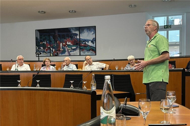 Peter Hohn vom traditionellen Weingut aus Leutesdorf verzichtet bei der Weinherstellung weitgehend auf Maschinen