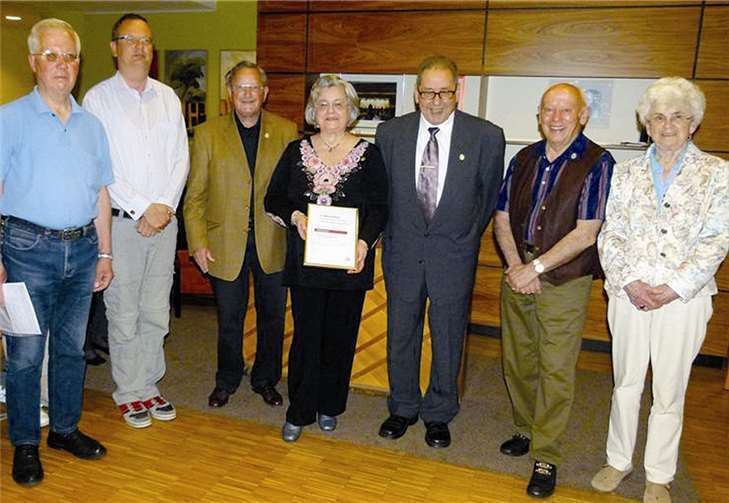 Peter Holzem, Dirigent Kantor Ingo Bechmann, Peter Weiler, Marianne Platzen, Roland Müller, Edmund Hens, Gustel Wessoleck (v.l.). privat