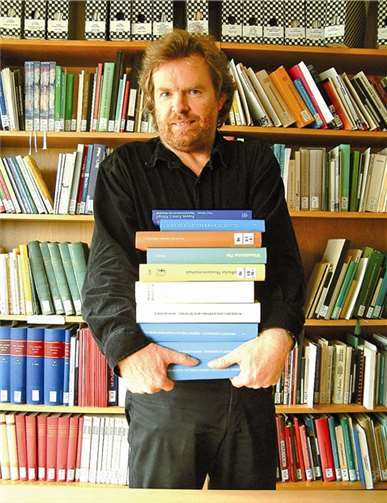 Peter Honnen hat viele Bücher für seinen Vortrag durchgearbeitet.Privat