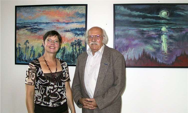 Peter K. Gabrian mit Museumsleiterin Agnes Menacher 2007 bei der Vernissage zur Ausstellung „Maler der Mitternachtssonne“ im Heimatmuseum Sinzig.
