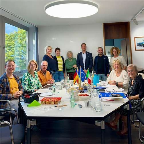 Peter Kader, Karen Mischke, Friedrich Oettler, Hiltrud Hahn, Monique Lebahn, Helga Koehnen, Swen Christian (designierter Bürgermeister), Sebastian Engels (Vorsitzender), Martina Linten, Hedwig Tesch (stv. Vorsitzende), Doris Crampen – im Rathaus Wachtberg. Nicht auf dem Bild: Uta Weil. Foto: privat