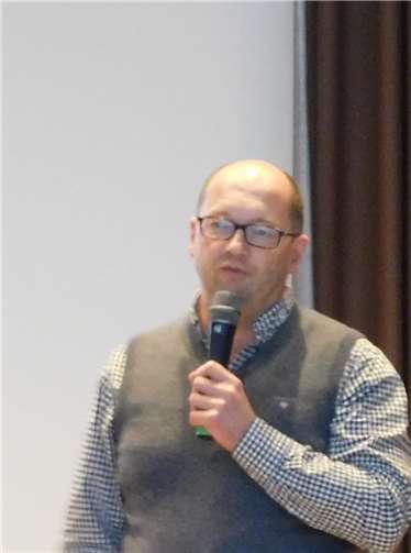 Peter Köster währendseines interessanten Referats.