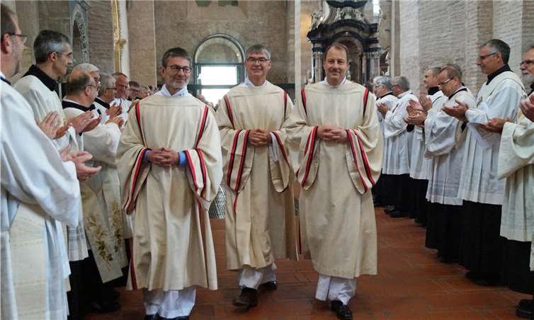 Peter Krämer, Stefan Leinenbach und Sebastian Pollitt bei der Diakonweihe im Dom zu Trier.privat