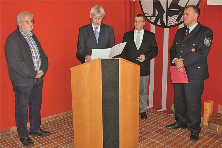 Peter Lindemann während der Verleihung der Deutsche Feuerwehr-Ehrenmedaille. privat