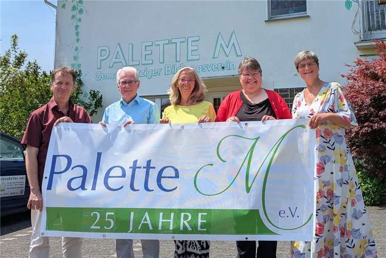 Peter Moldovany (Vorstand) Verbandsbürgermeister Volker Mendel. Sabine Bexte (Vorstand), LEADER Regionalmanagement Marion Gutberlet, Claudia Schenk (Vorstand).Foto: Margarete Koop
