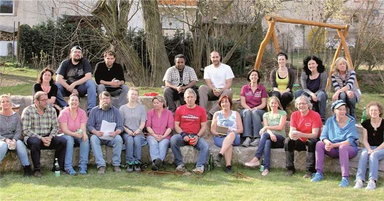 Peter Moskopp (2. v. l.) freute sich mit den Teilnehmern über die tolle Ausgestaltung der Kindertagesstätte.