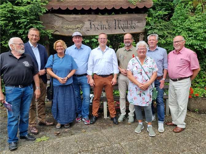 Peter Moskopp (4.v.re.) beim Mühlenmuseum in Bendorf. Foto: privat