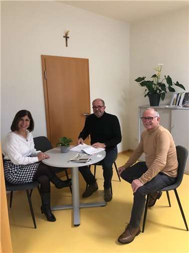 Peter Moskopp mit der Vorsitzenden des Beirates für Migration und Integration Zeynep Begen sowie deren Stellvertreter Ernst Einig. Foto: privat