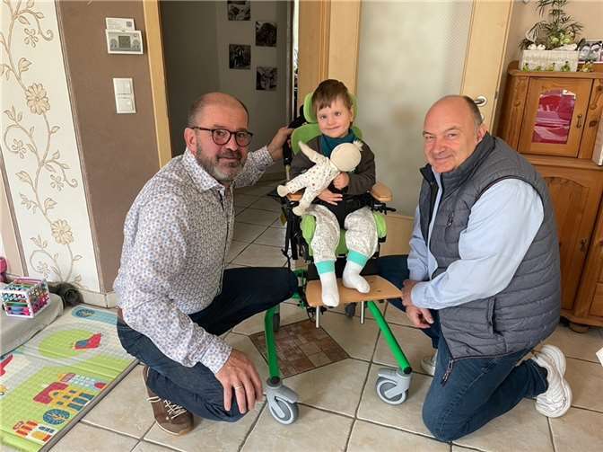 Peter Moskopp und Jörg Freisberg besuchten den kleinen Tom.  Foto: privat