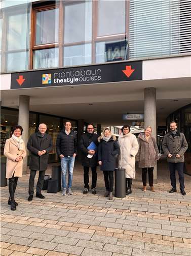 Peter Moskopp und der CDU-Arbeitskreis Wirtschaft vor Ort im Fashion Outlet Center. Foto: privat