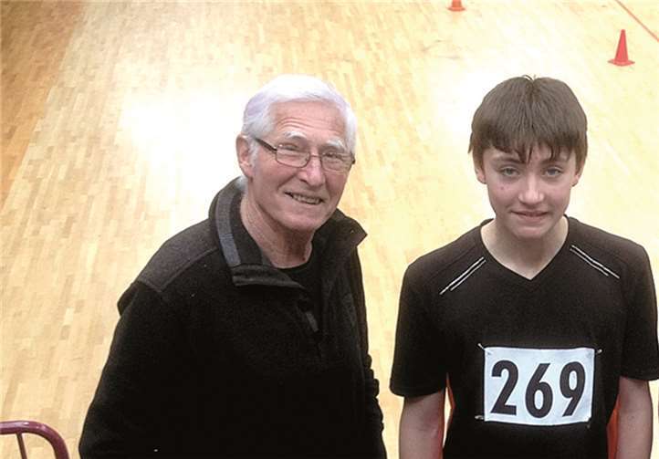 Peter Reif (l.) und Franz-Josef Baulig (r.) freuen sich mit Stephan Weber über seinen Rheinlandmeister-Titel.privat