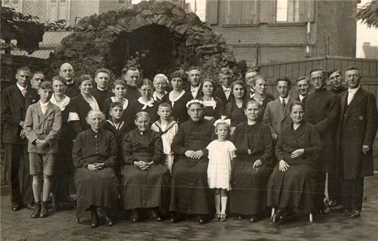 Peter Schlicker bei der Priesterweihe im Juli 1933. Foto: Hans Joerg Voigt, Illingen